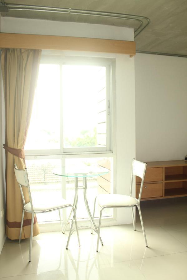 Bansabai Sabaidee Service Apartment Banguecoque Exterior foto